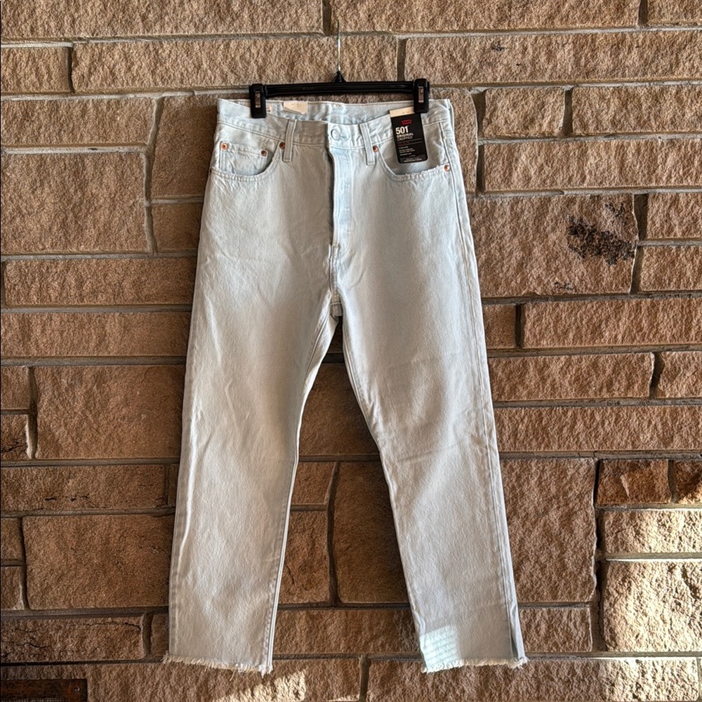 Levi’s 501 Original Cropped Jeans — Light Blue Wash, Size 29 — New With Tags